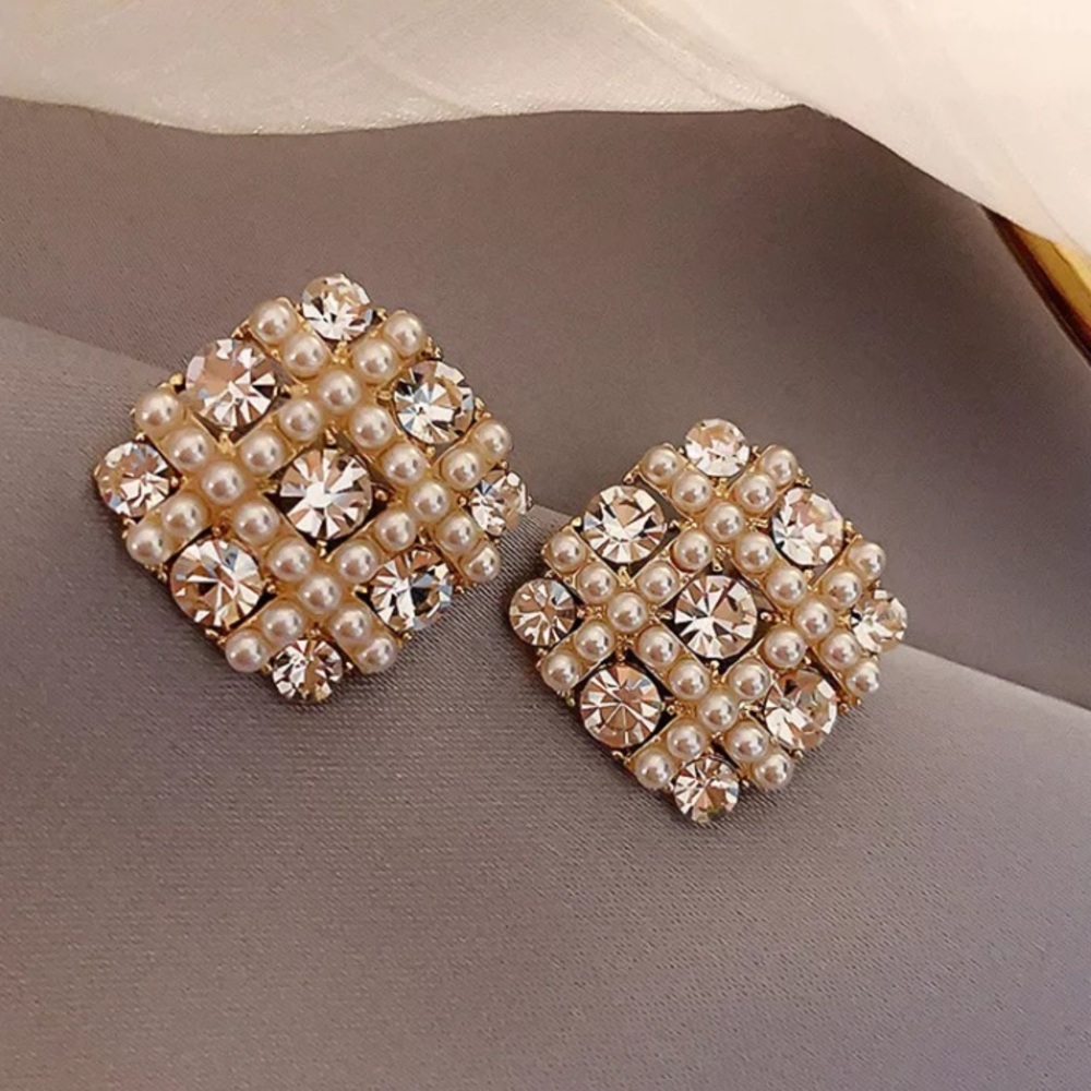 🌟 Gold Elegant Square Pearl Crystals Stud Earrings